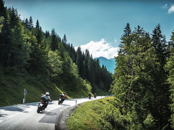 Motorrad-Tour in der kurvenreichen Region Schladming-Dachstein beim Motorradausflug in Österreich mit Nächtigung im Hotel Brunner in Gleiming in perfekter Lage für alle Biketouren
