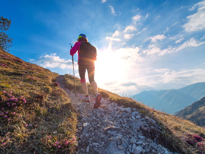 Nordic walking in den Bergen