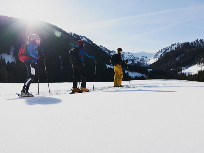 Ski tour der Piste entlang