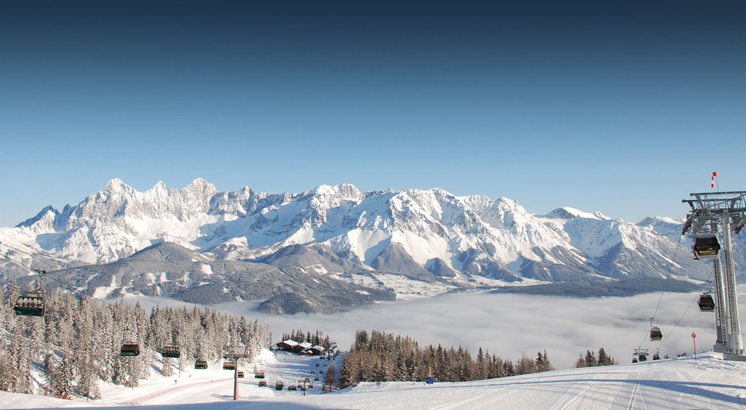 Blick zum Dachstein vom Skigebiet Reiteralm - Hotel Brunner in Gleiming nahe der Talstation Reiteralm