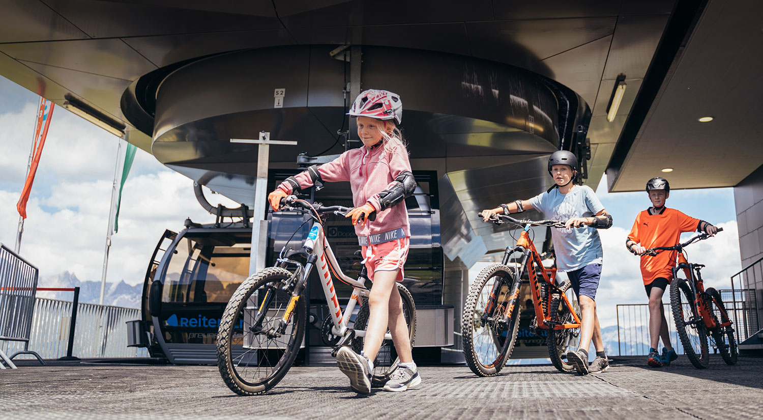 Auffahrt mit den Bergbahnen Reiteralm zu den Reiteralm Trails und Juniortrails - der größte Bikespielplatz in Österreich